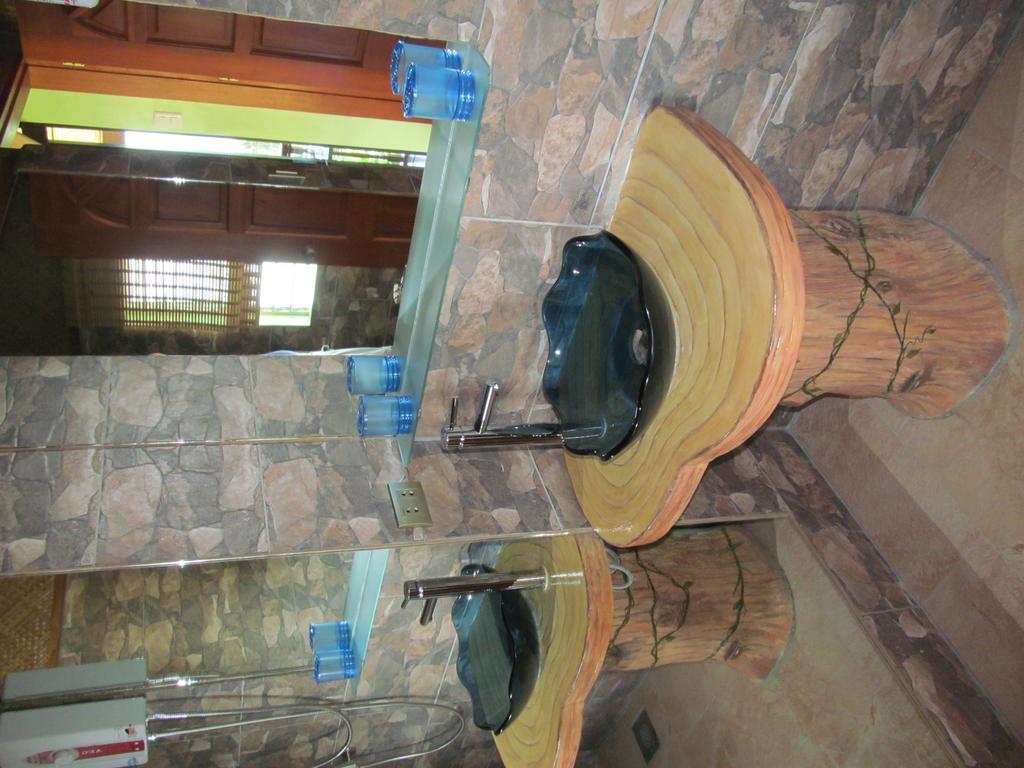 Parrot Paradise Resort Boljoon Стая снимка
