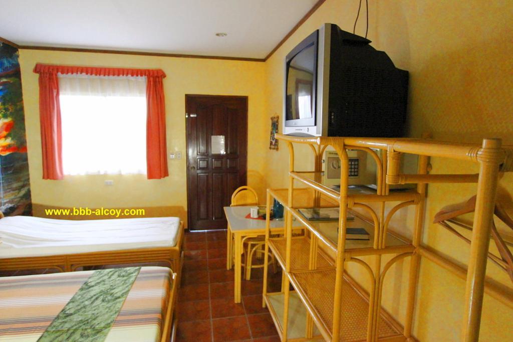 Parrot Paradise Resort Boljoon Стая снимка