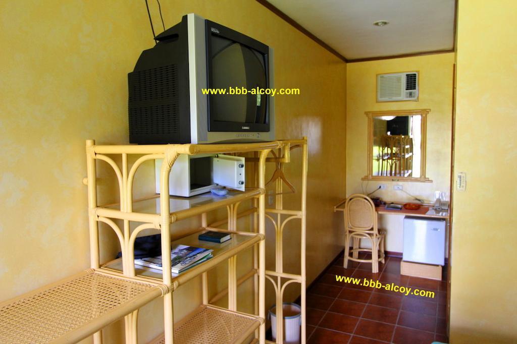 Parrot Paradise Resort Boljoon Стая снимка