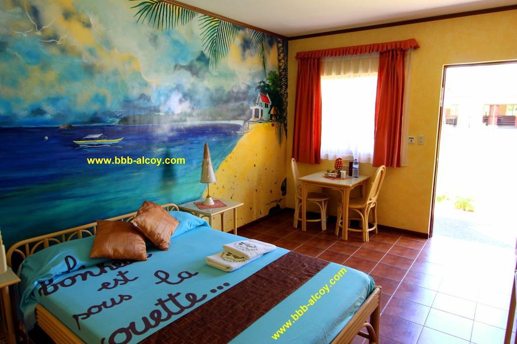 Parrot Paradise Resort Boljoon Стая снимка